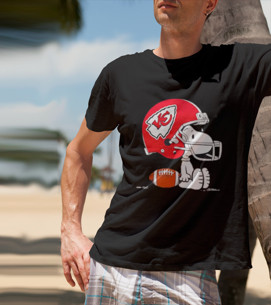 Snoopy Kansas City Chiefs Helmet Football T-Shirt