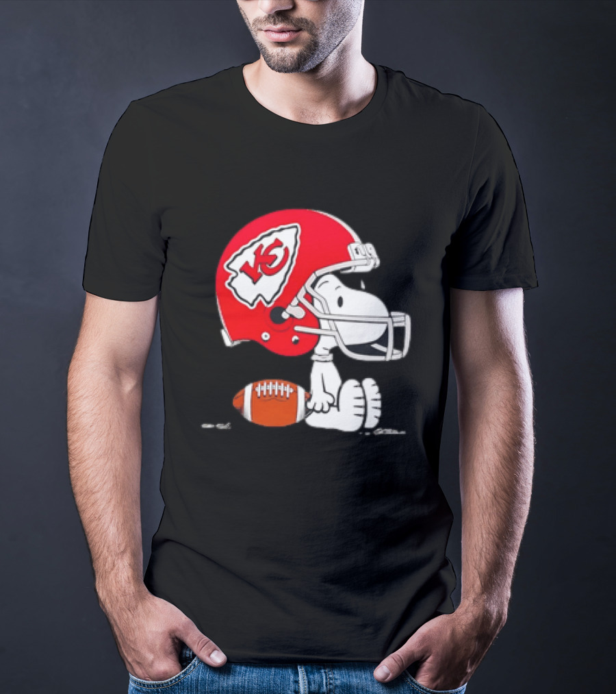 Snoopy Kansas City Chiefs Helmet Football T-Shirt