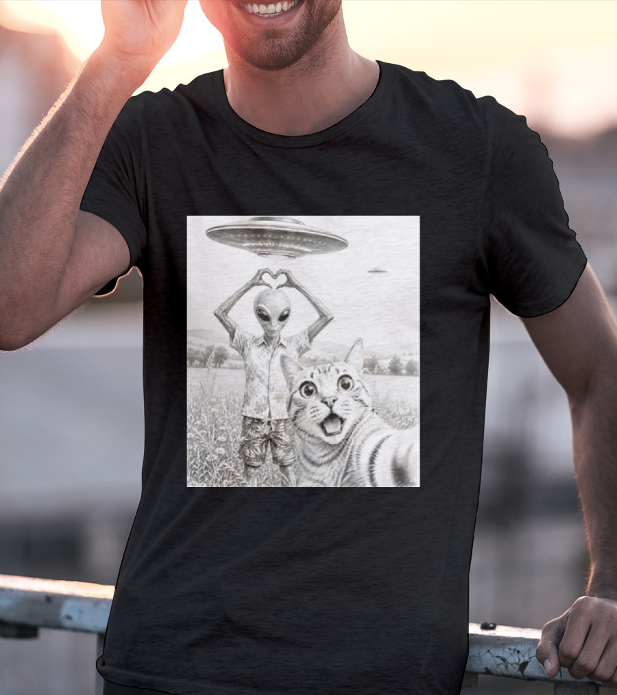 Alien And Cat Selfie UFO Extraterrestrial Meadow Scene T-Shirt