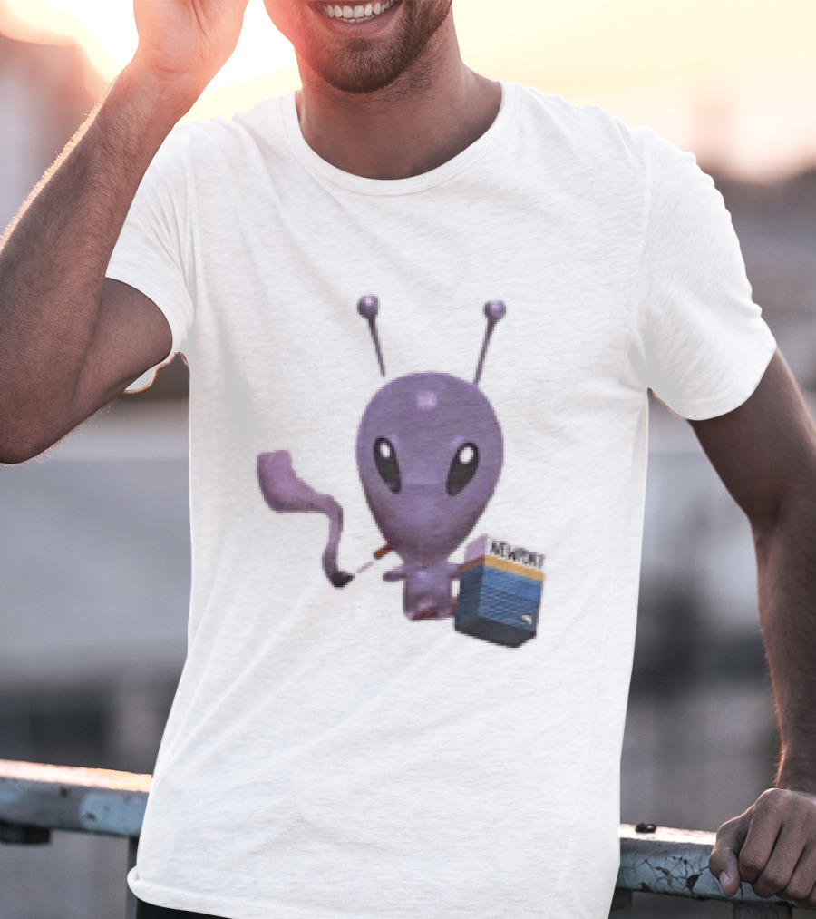 Alien Holding Newport Cigarette Pack Smoking Space Travel T-Shirt
