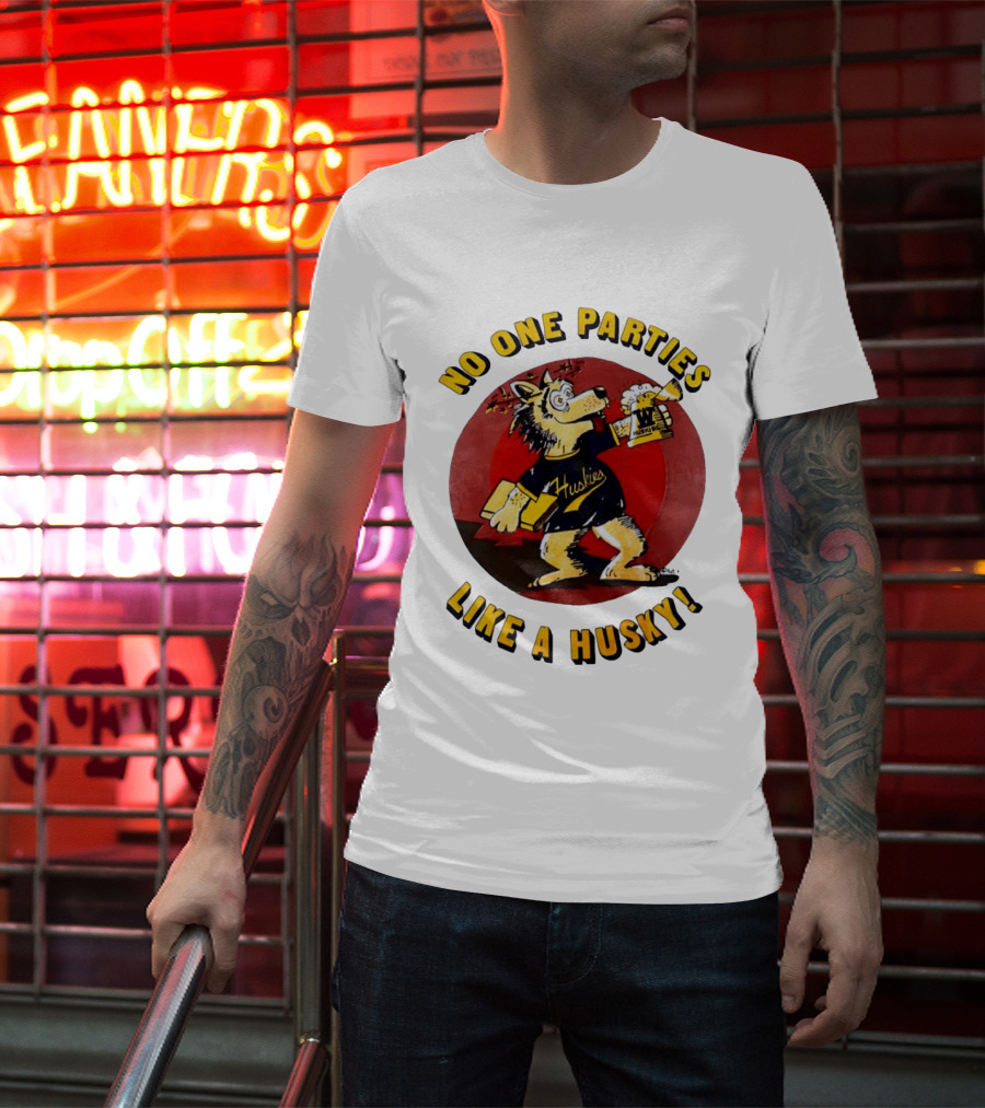 LB81 Wolf Drinking Beer And Carrying Book No One Parties Like A Husky Huskies T-Shirt