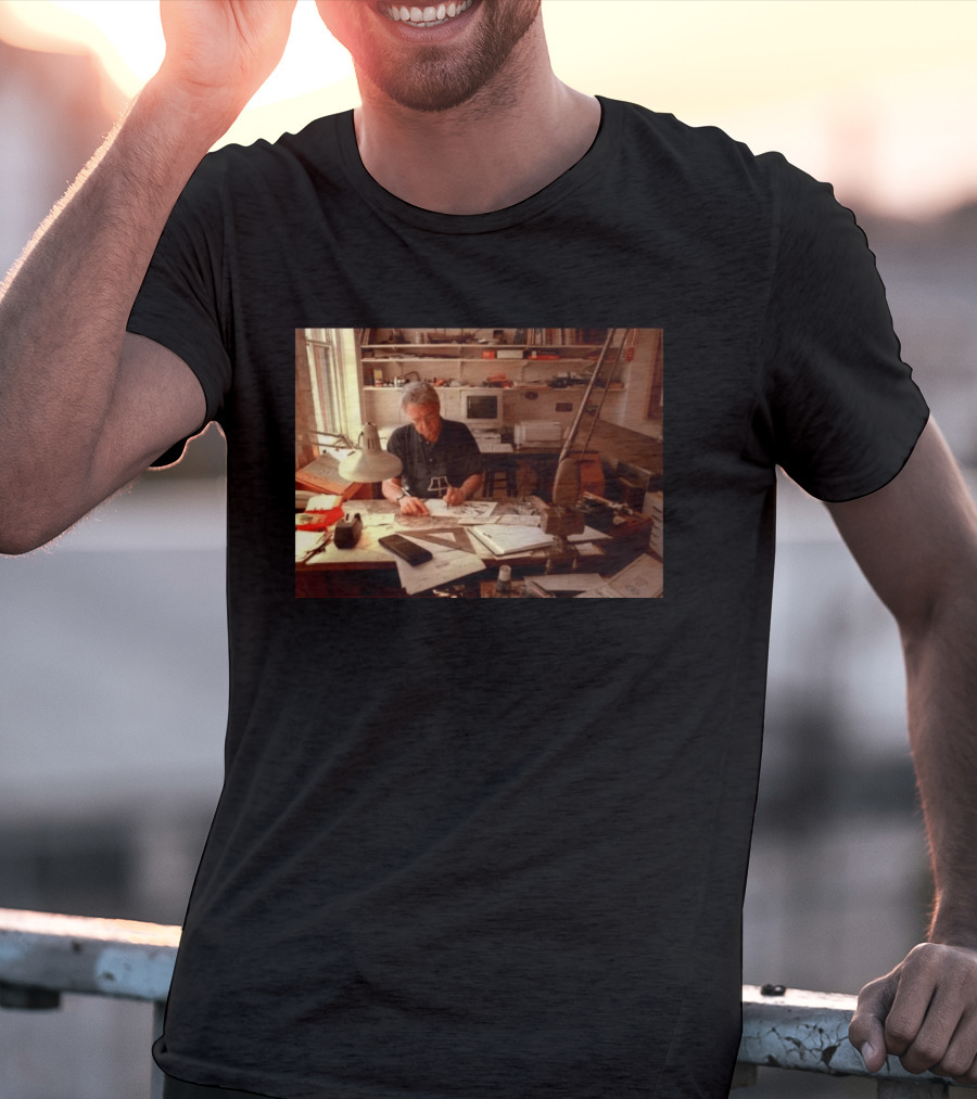 Pat Oliphant Cartoonist In Studio Drawing And Sketching T-Shirt