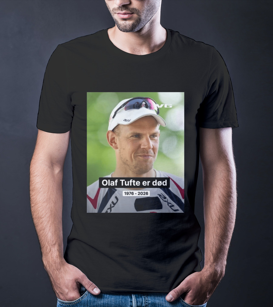 Olaf Tufte Er Død 1976 2026 VG 2XU T-Shirt
