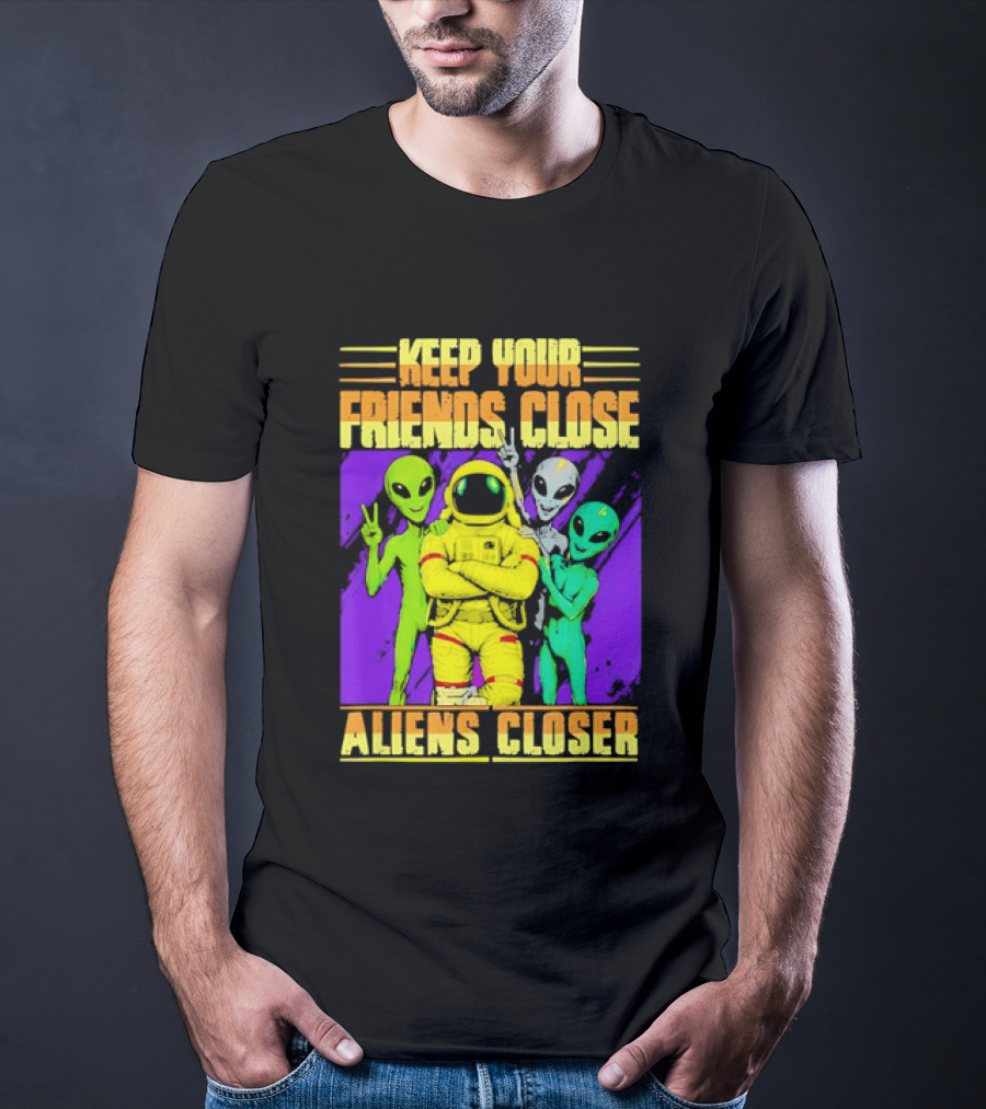 Keep Your Friends Close Aliens Closer Astronaut With Alien Friends T-Shirt