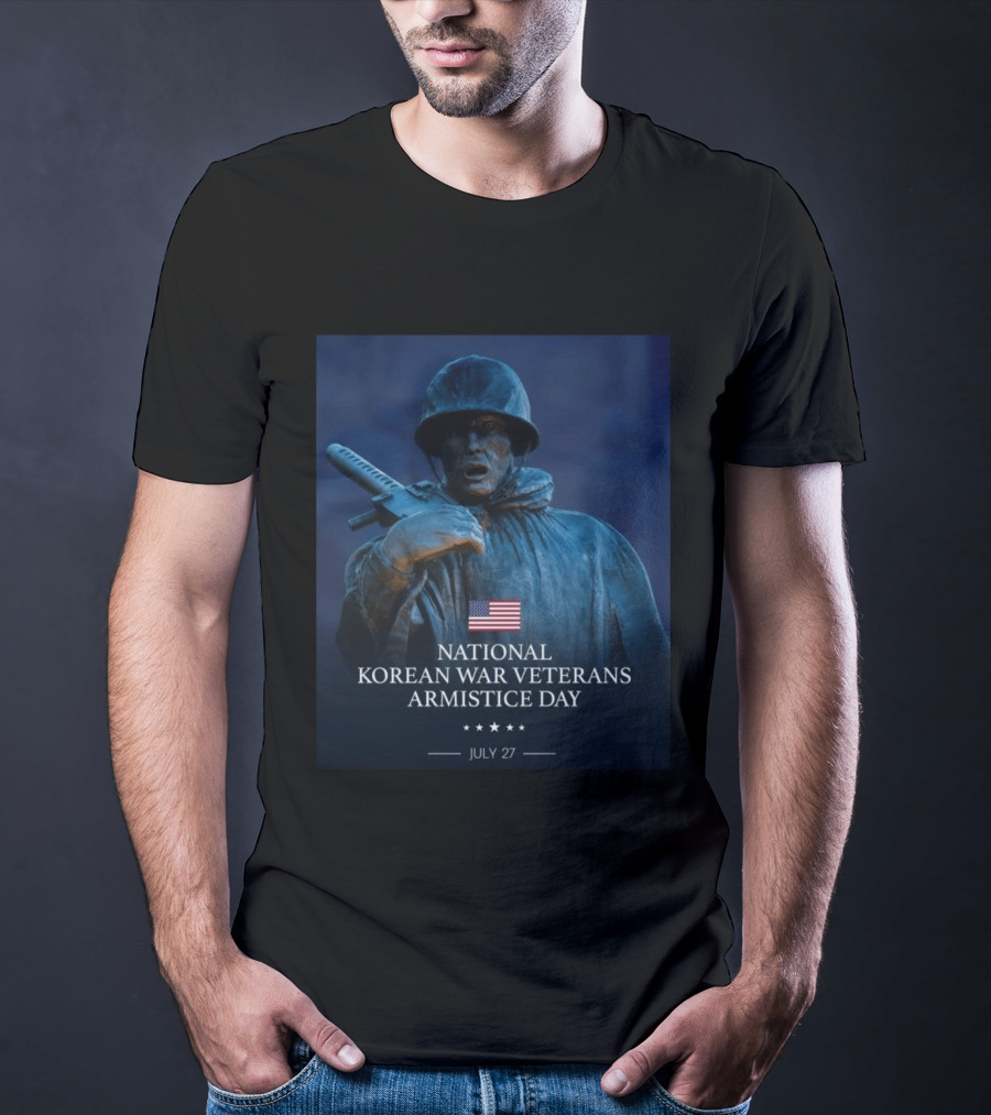 National Korean War Veterans Armistice Day July 27 Soldier Statue Display With American Flag T-Shirt
