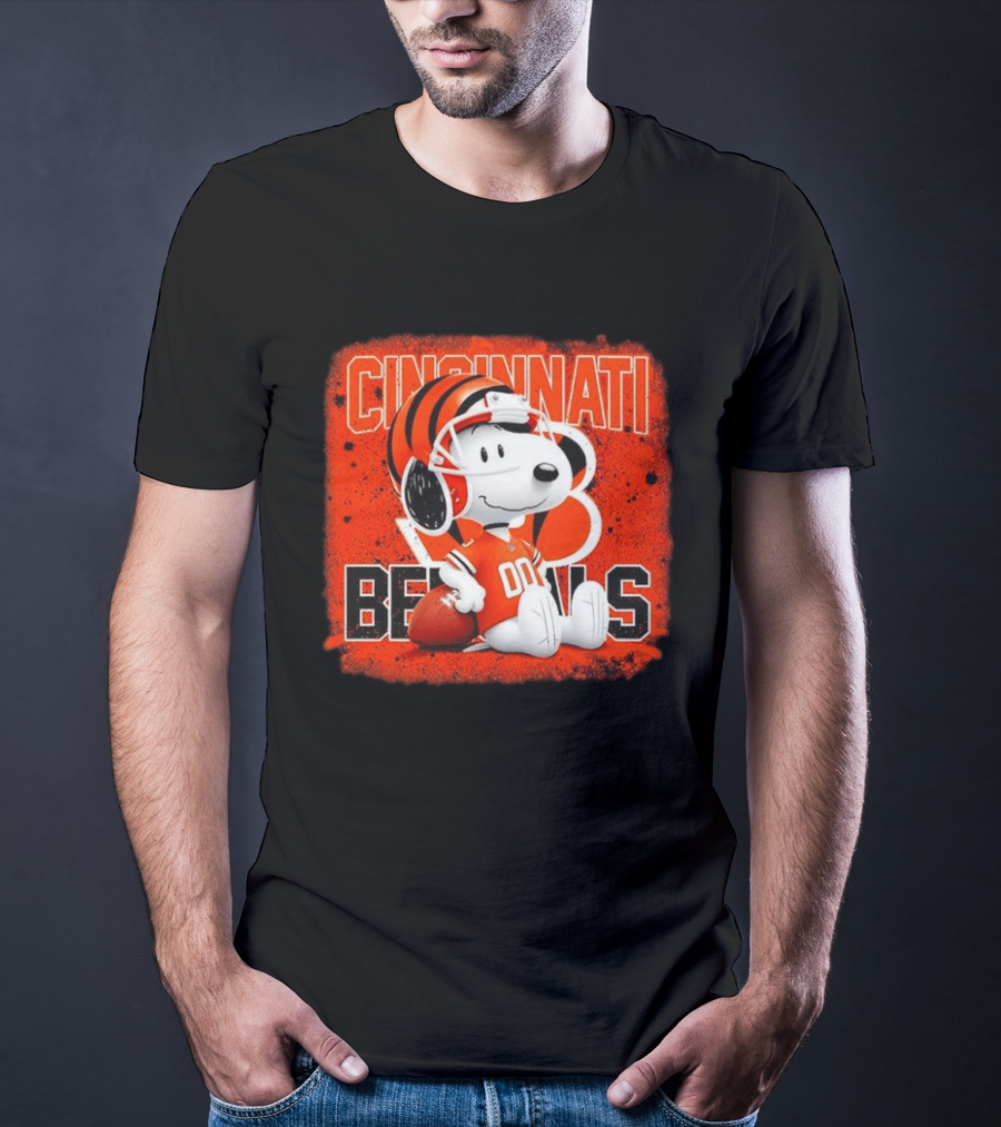 Cincinnati Bengals Snoopy 00 Football Helmet T-Shirt