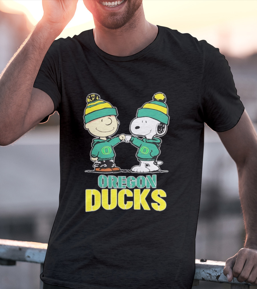 Charlie Brown Snoopy Fist Bump Oregon Ducks Fan Gear T-Shirt