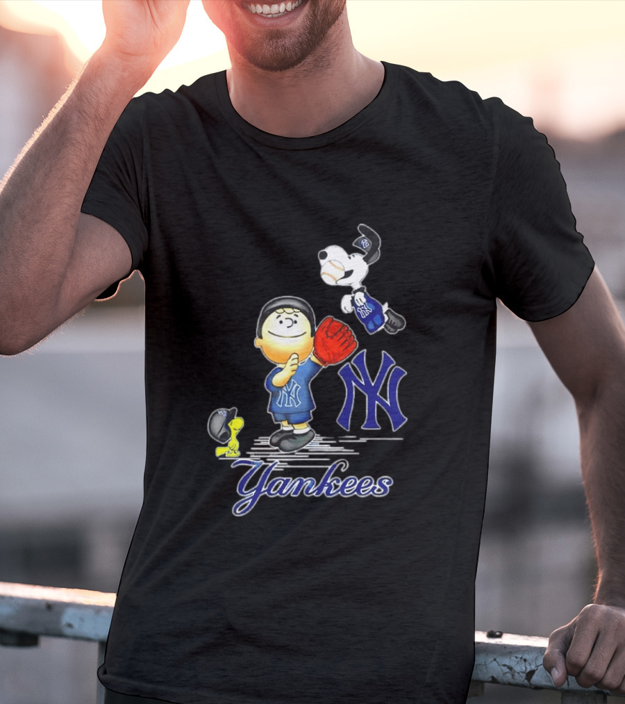 Snoopy Woodstock New York Yankees Peanuts Characters Baseball Fan T-Shirt