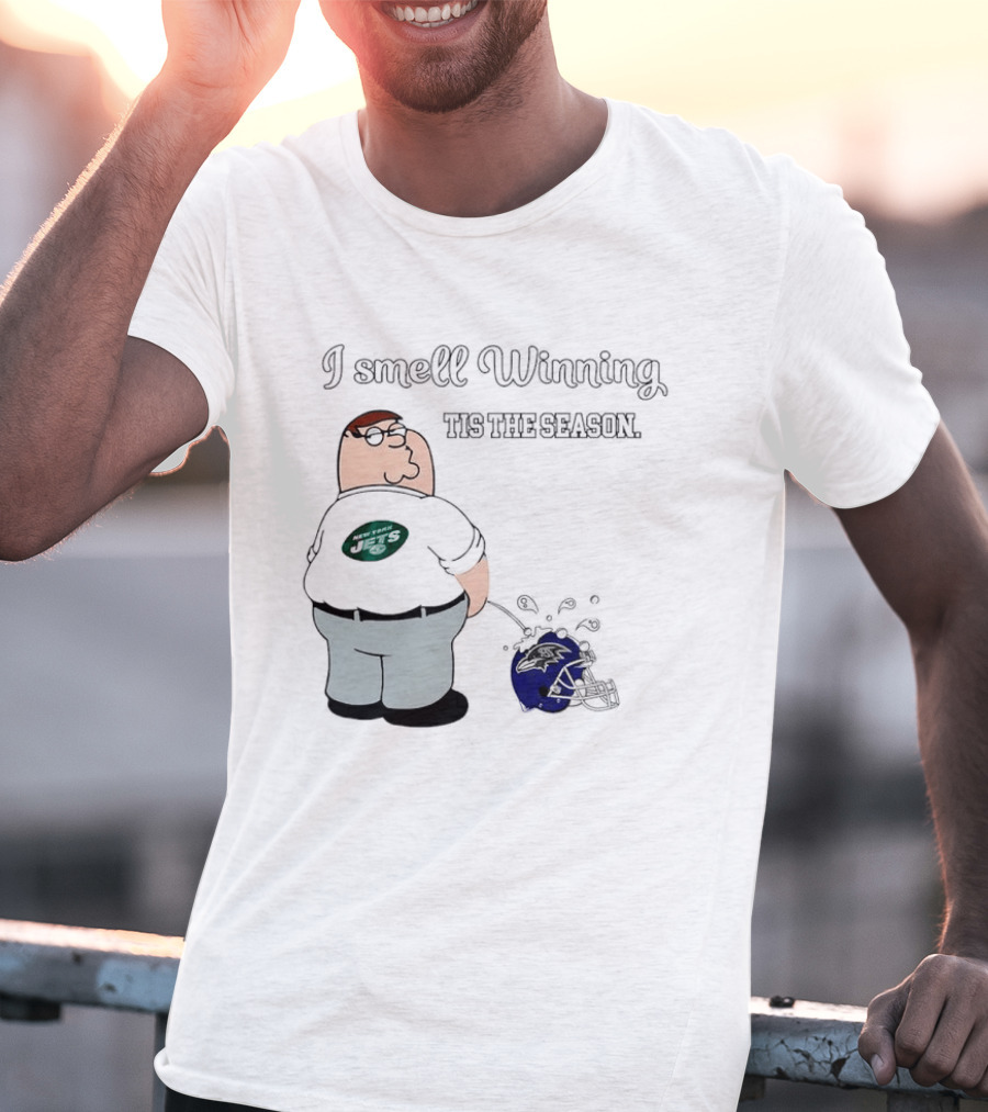 Peter Griffin New York Jets I Smell Winning Tis The Season Peeing On Baltimore Ravens Helmet T-Shirt