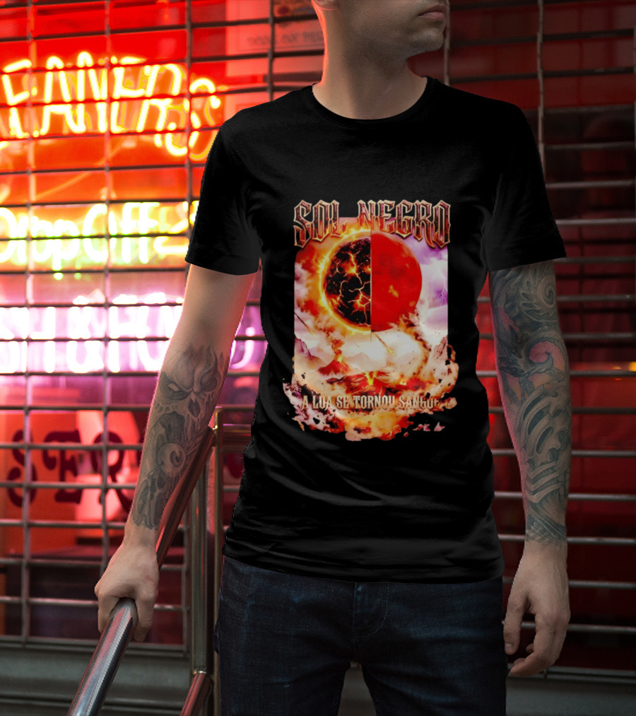Sol Negro A Lua Se Tornou Sangue Eruptive Cosmic Phenomenon T-Shirt