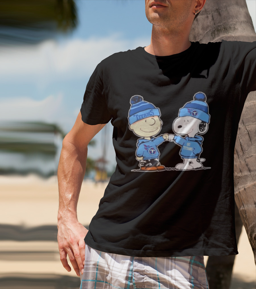 Peanuts Charlie Brown Snoopy Fist Bump Tennessee Titans Football Go Titans T-Shirt