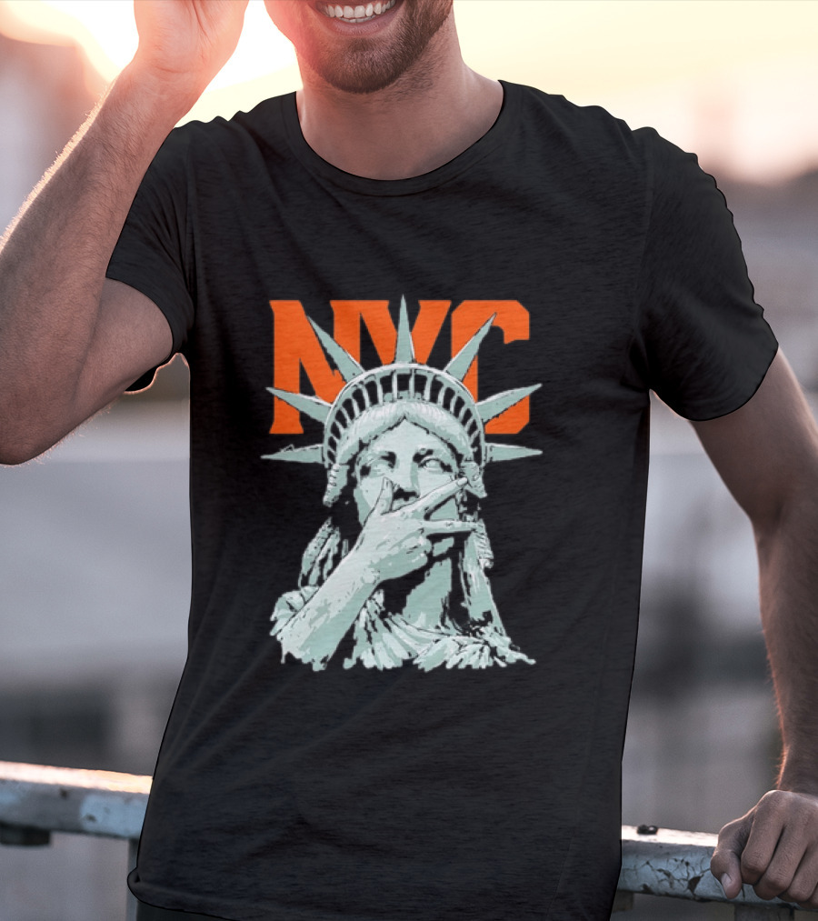 NYC Statue Of Liberty Peace Gesture Iconic Liberty T-Shirt