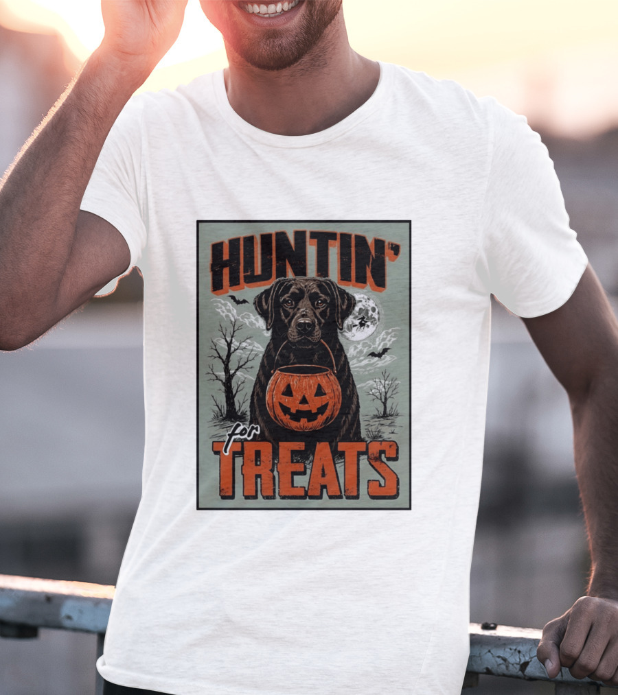Black Labrador Huntin' For Treats Halloween Dog Moon And Jack O' Lantern T-Shirt