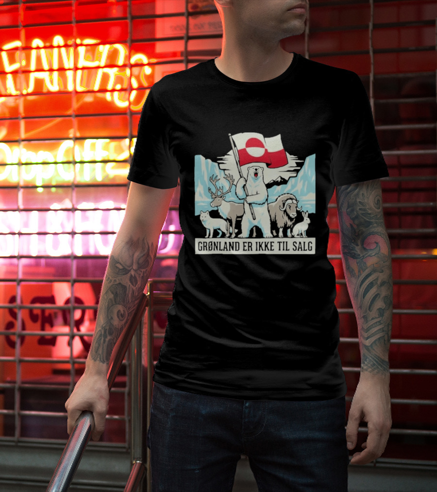 Grønland Er Ikke Til Salg Polar Bear Flag Reindeer Musk Ox Arctic Wildlife T-Shirt