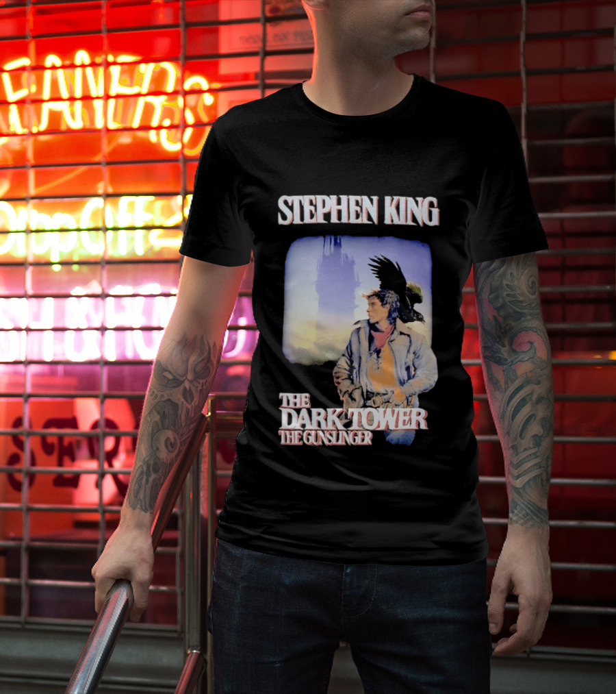 Stephen King The Dark Tower The Gunslinger Artwork With Gunslinger And Raven T-Shirt