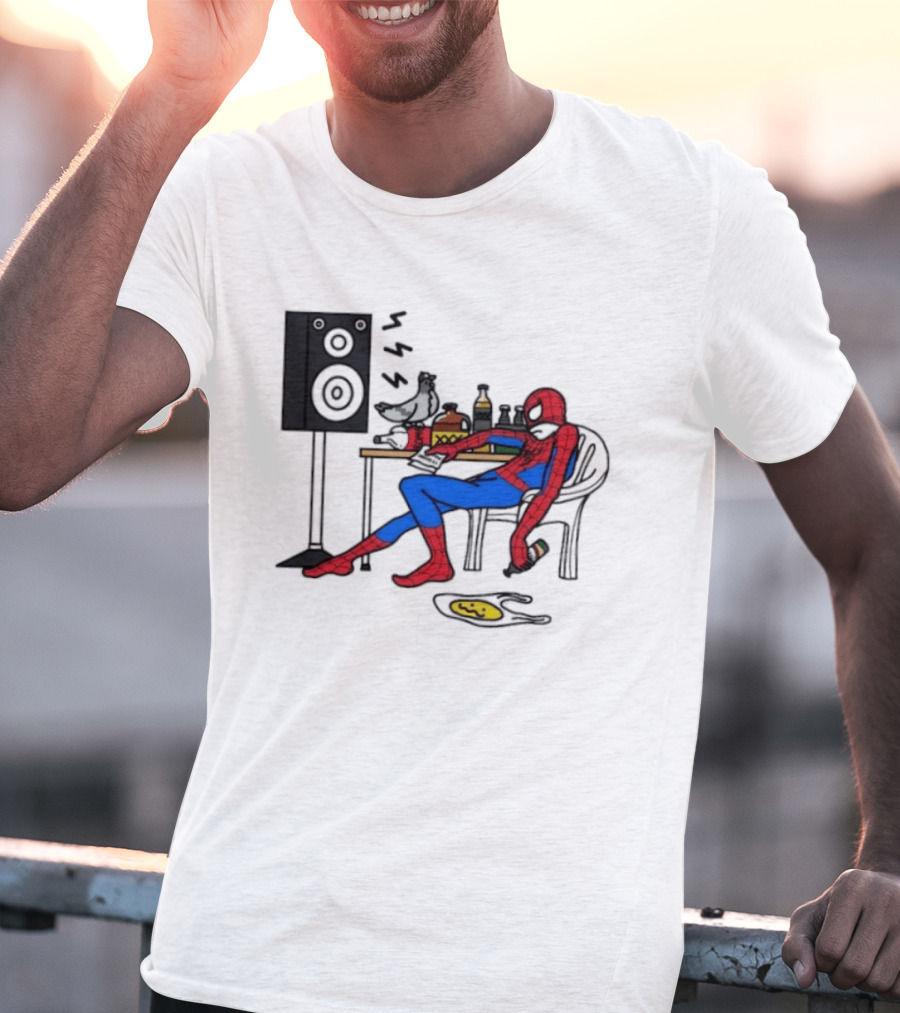 Spider Man Te Quiero Romo Drinking Marvel Speaker Table Scene T-Shirt