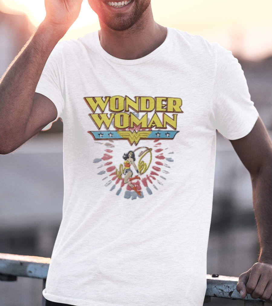 Wonder Woman Comic Superhero Swirling Golden Lasso T-Shirt