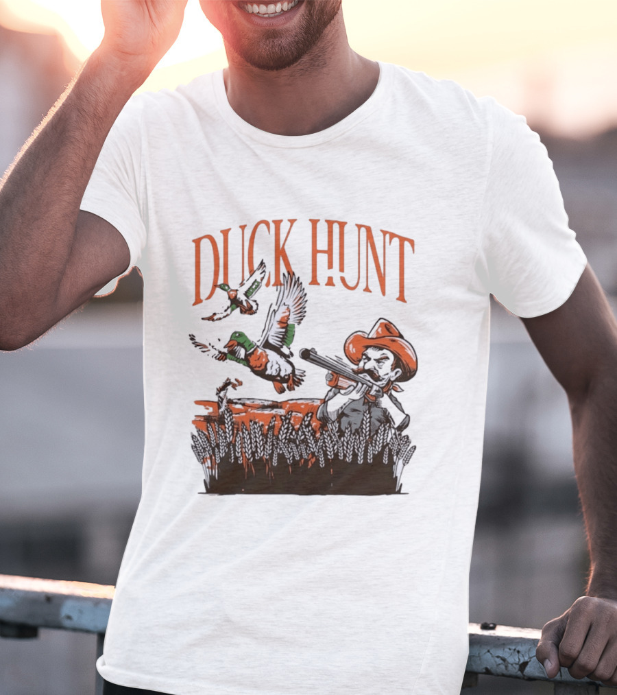 Duck Hunt Hunter Wildlife Outdoors Vintage Cowboy Shooting Scene T-Shirt