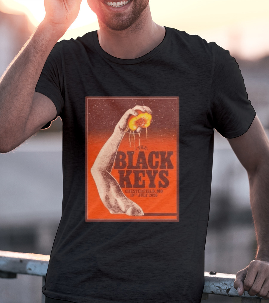 The Black Keys Chesterfield MO July 19 2026 Concert Vintage Hand Holding Peach T-Shirt