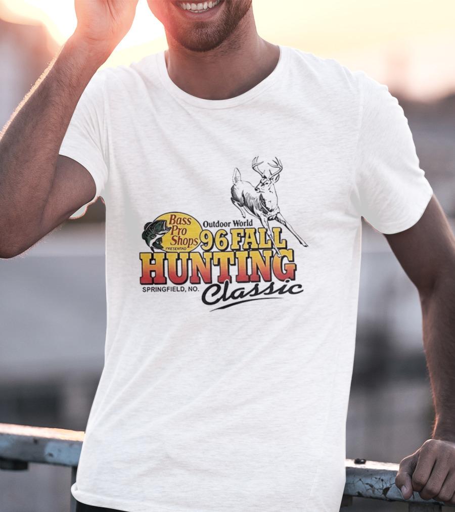Bass Pro Shops Outdoor World 96 Fall Hunting Classic Springfield MO T-Shirt