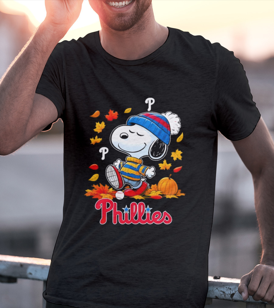 Snoopy Philadelphia Phillies Autumn Leaves Pumpkin Baseball Fan T-Shirt