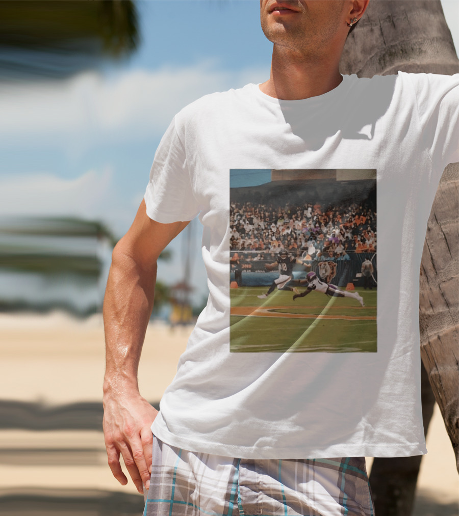 Chicago Bears Vs Minnesota Vikings NFL Game Action Sports Photo T-Shirt