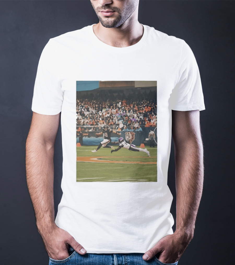 Chicago Bears Vs Minnesota Vikings NFL Game Action Sports Photo T-Shirt