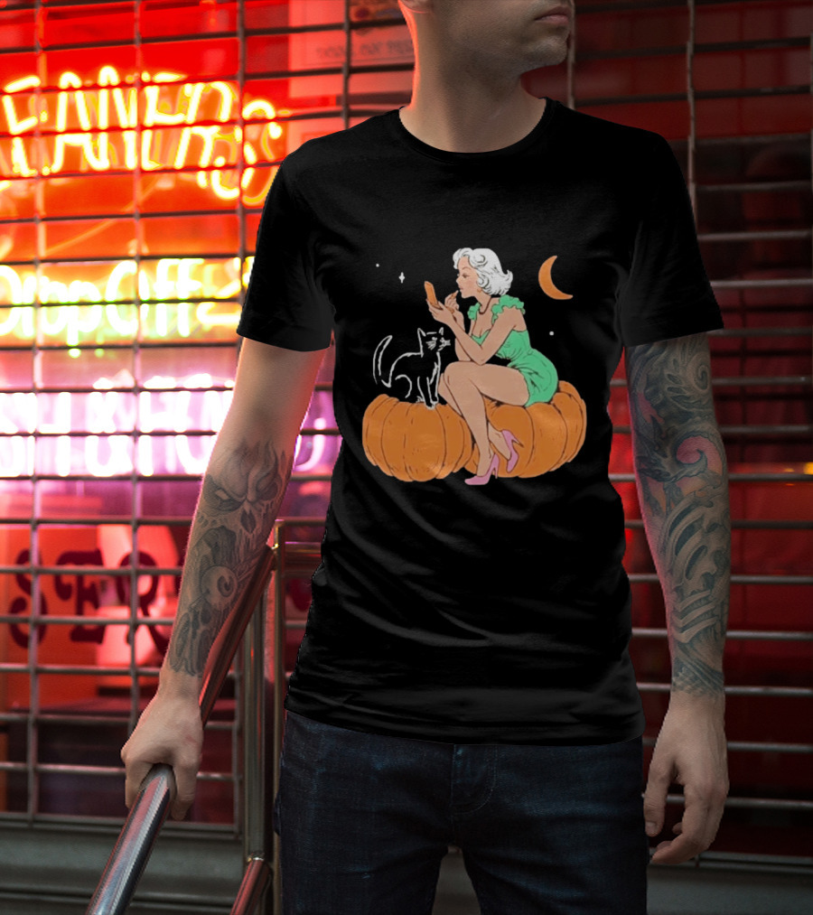 Pinup Girl Applying Lipstick On Pumpkin With Black Cat Halloween Moon Scene T-Shirt