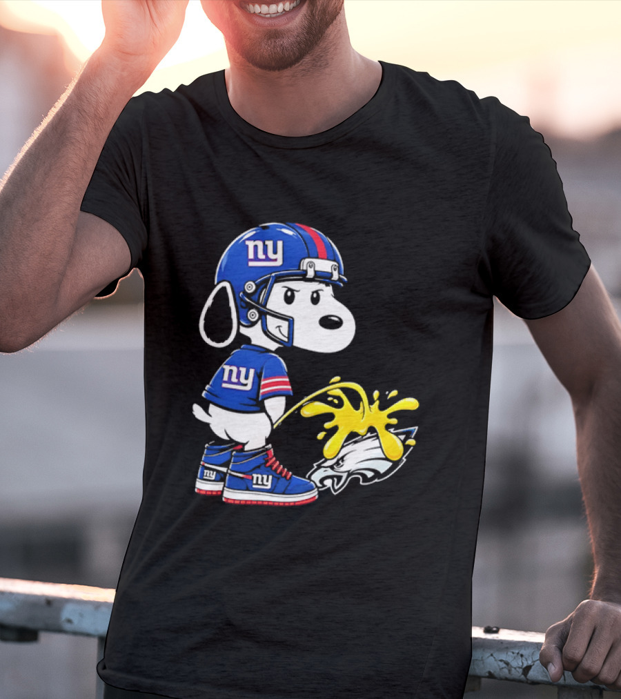 Snoopy New York Giants Pees On Philadelphia Eagles Rivalry T-Shirt