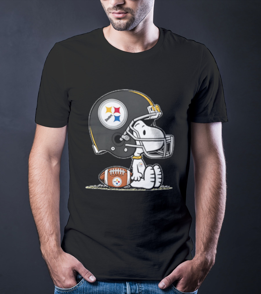Snoopy Pittsburgh Steelers Cartoon Dog Football Helmet Player T-Shirt