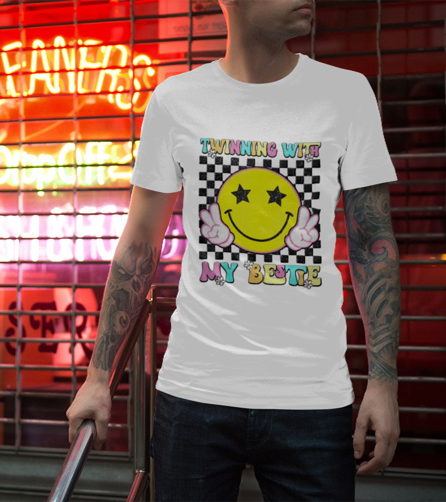 Twinning With My Bestie Yellow Smiley Face Checkered Star Eyes Peace Signs T-Shirt
