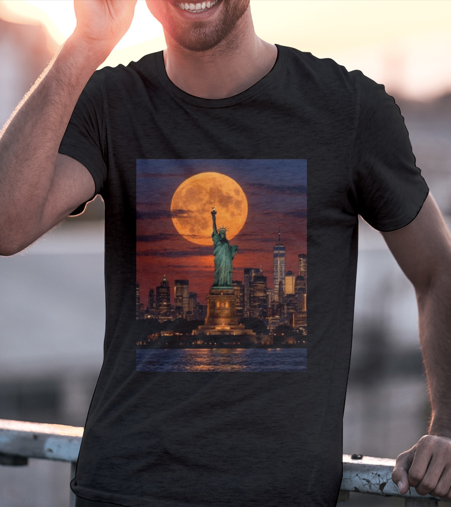 Harvest Moon Over Lady Liberty New York City Skyline September 26 T-Shirt
