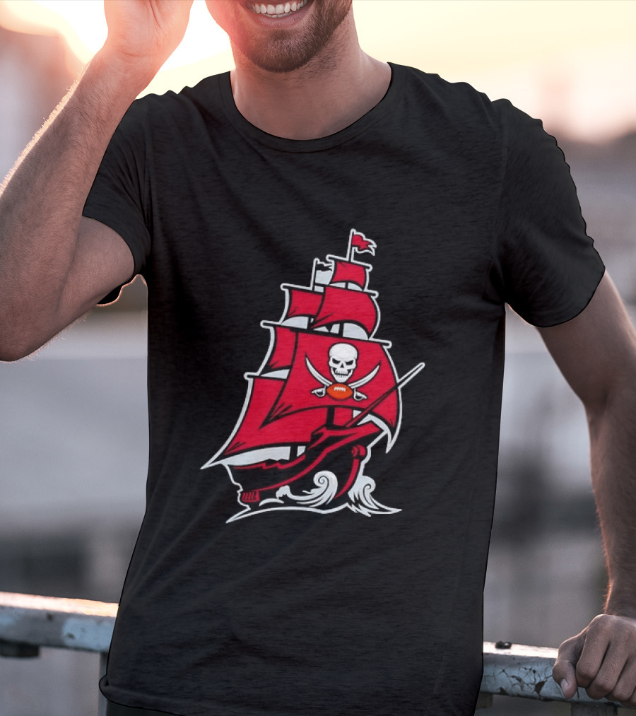 Tampa Bay Buccaneers Pirate Ship Skull Football T-Shirt