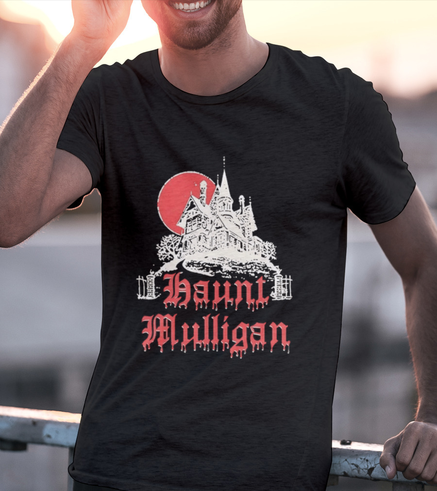 Haunt Mulligan Gothic Haunted House Horror Red Moon T-Shirt