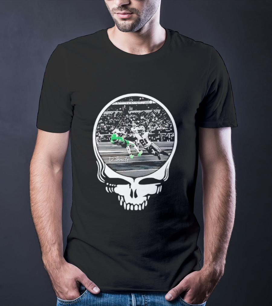 DeVonta Smith Philadelphia Eagles Football Action Skull T-Shirt