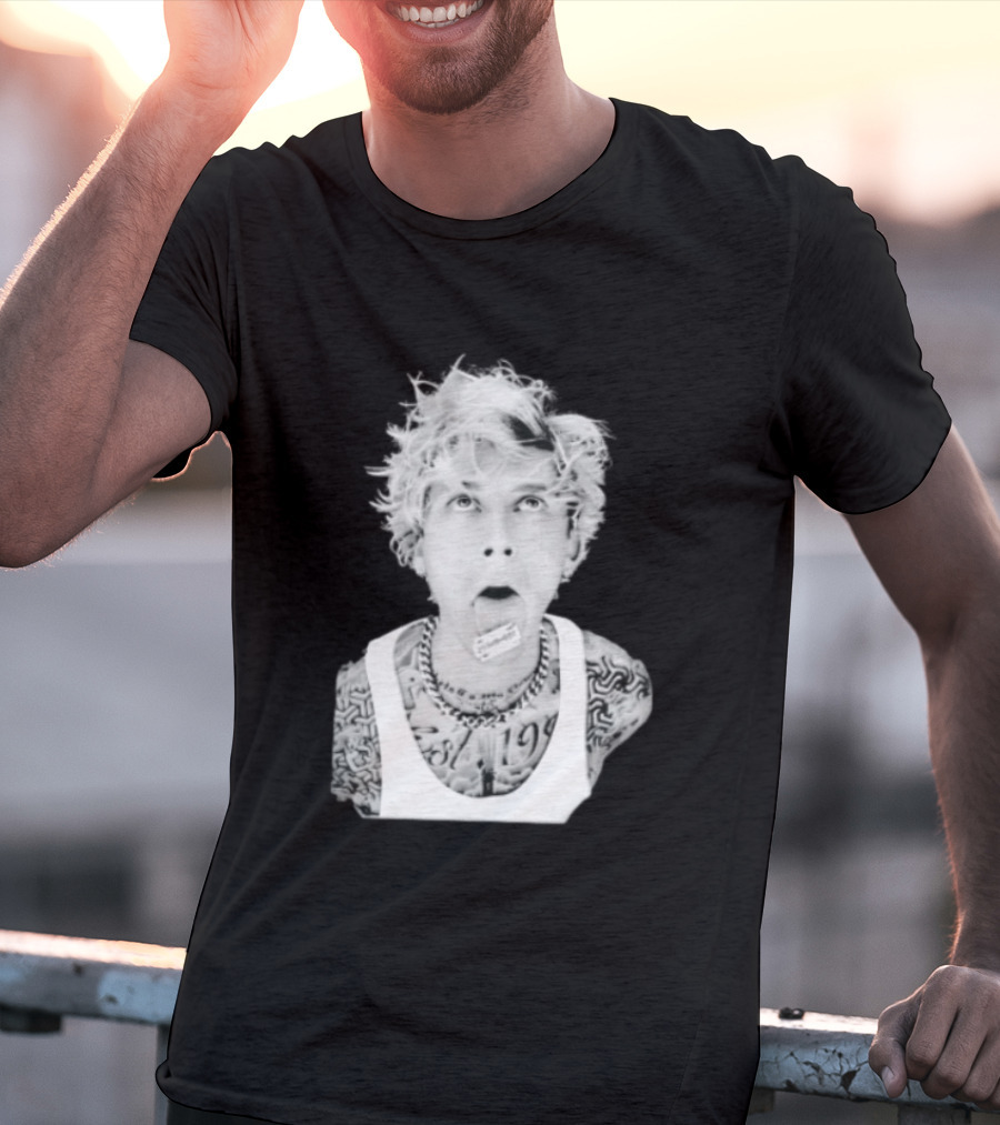 Machine Gun Kelly 1990 Blonde Hair Razor Tongue Tattoo Styling T-Shirt
