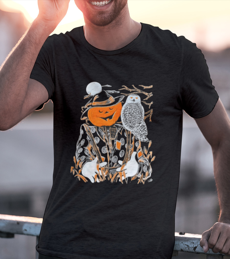 Pumpkin Head Scarecrow Snowy Owl Halloween Scene T-Shirt