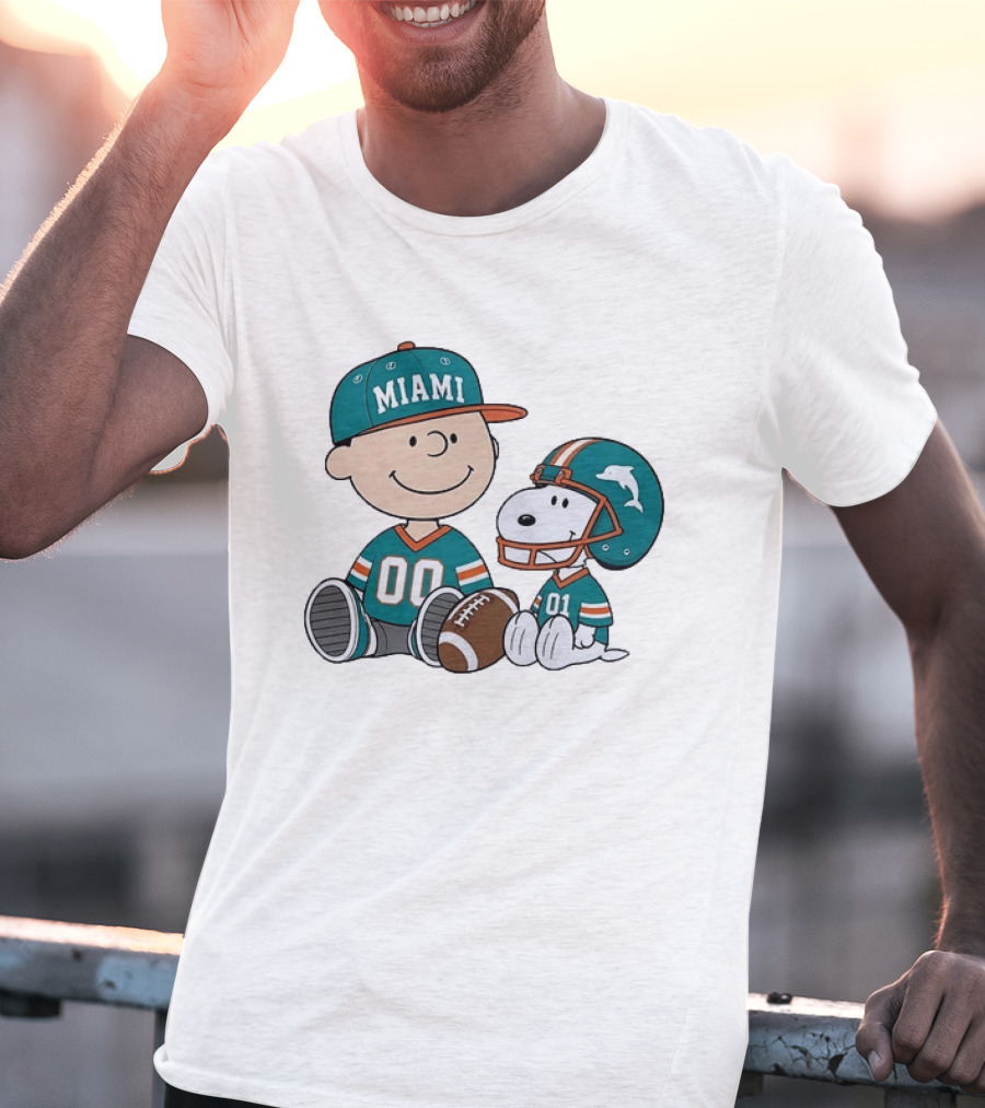 Miami Dolphins Charlie Brown Snoopy Football Fans 00 01 Jersey T-Shirt
