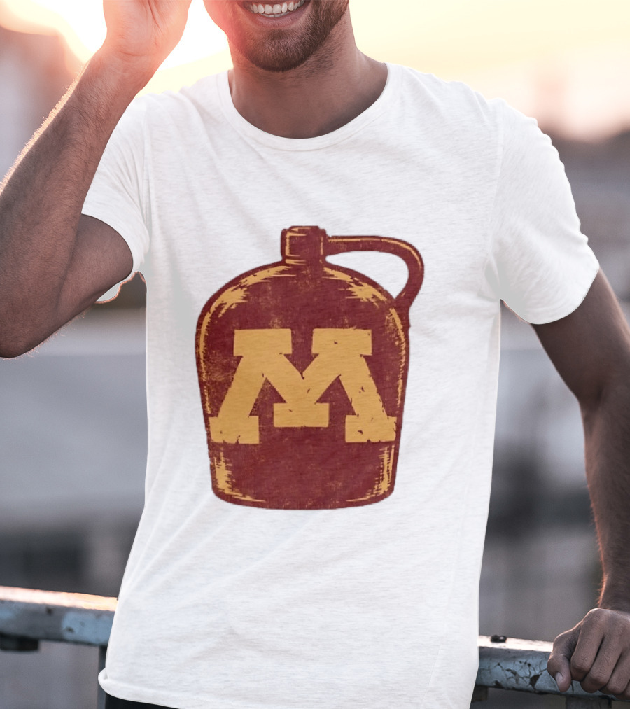Minnesota Golden Gophers Distressed M Jug T-Shirt
