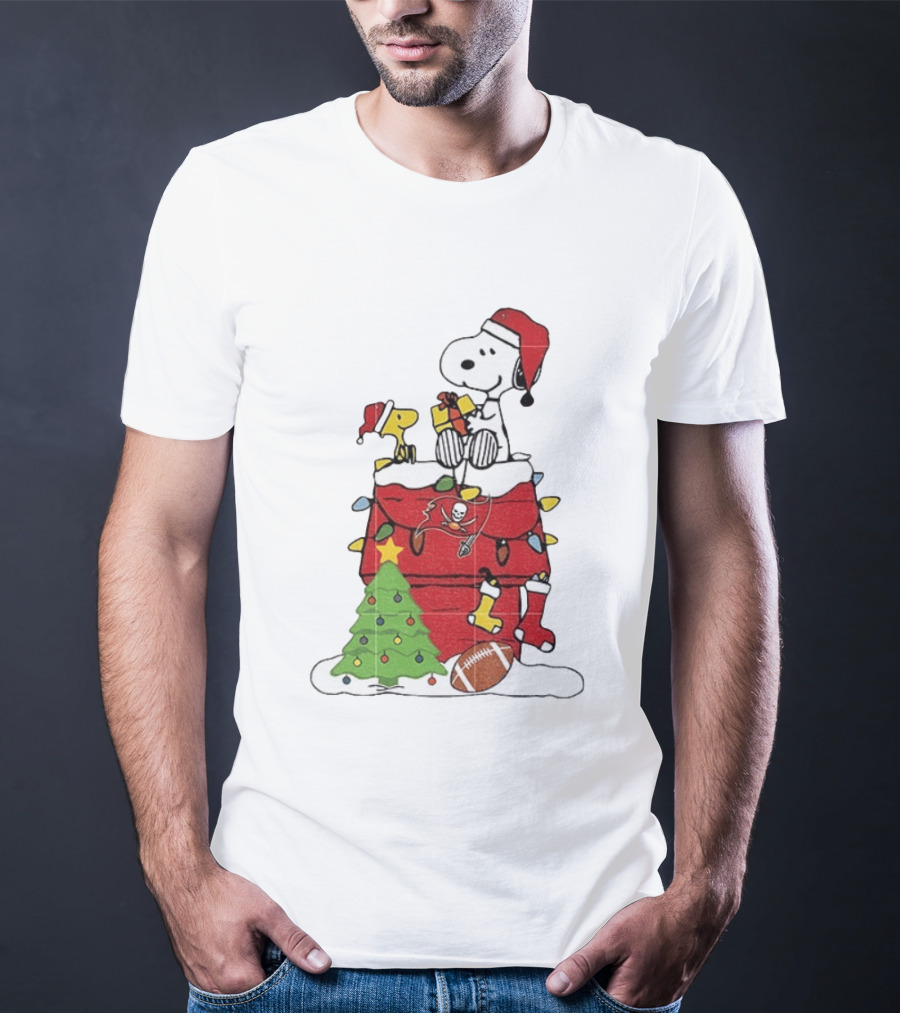 Snoopy Merry Christmas Tampa Bay Buccaneers 2026 Football Holiday Peanuts Santa Hat T-Shirt