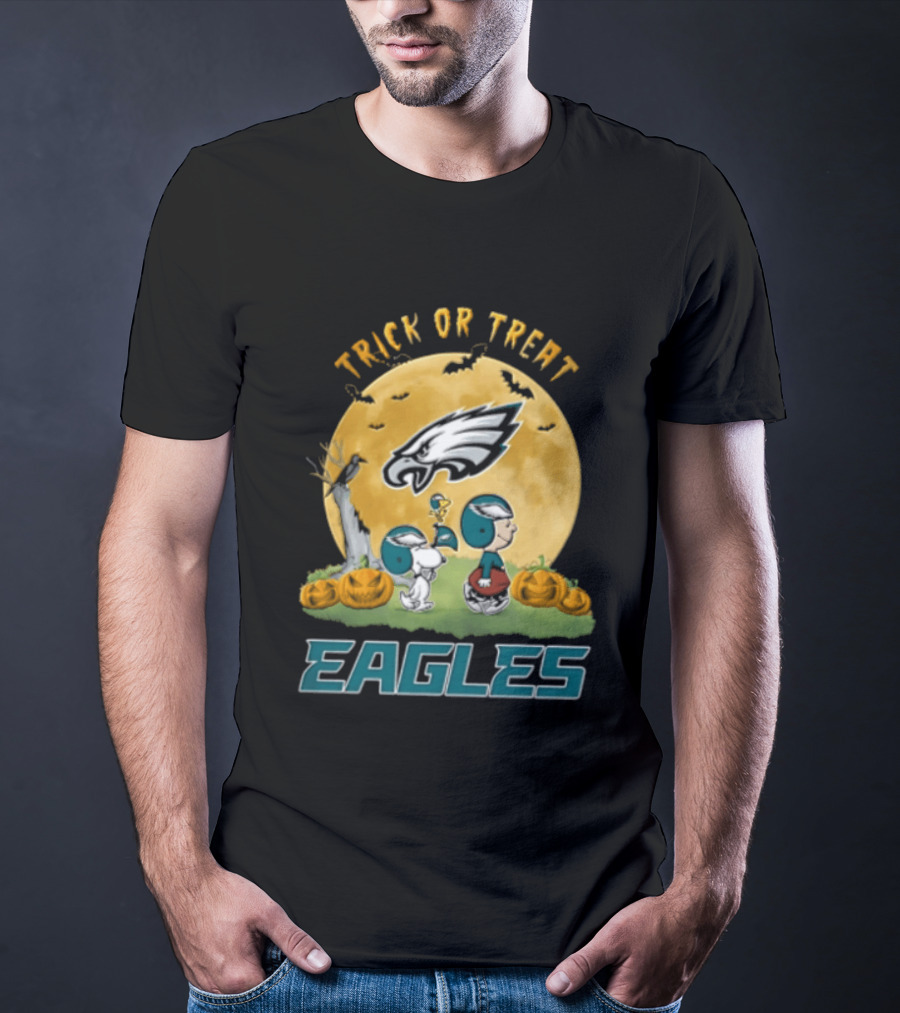 Philadelphia Eagles Trick Or Treat Snoopy Charlie Brown Full Moon Pumpkins T-Shirt
