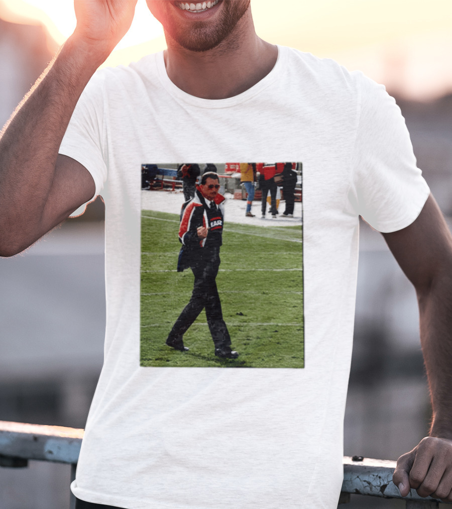 Mike Ditka Chicago Bears Coach Iconic Sideline Moment T-Shirt