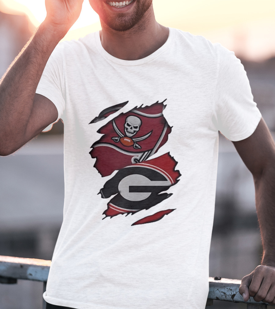 Tampa Bay Buccaneers Georgia Bulldogs Torn Fabric NCAA Collaboration T-Shirt