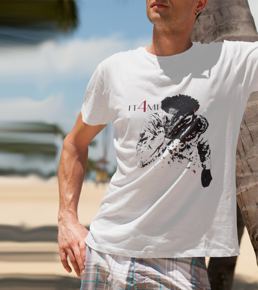 IT 4 MI Character Holding Face Visual T-Shirt