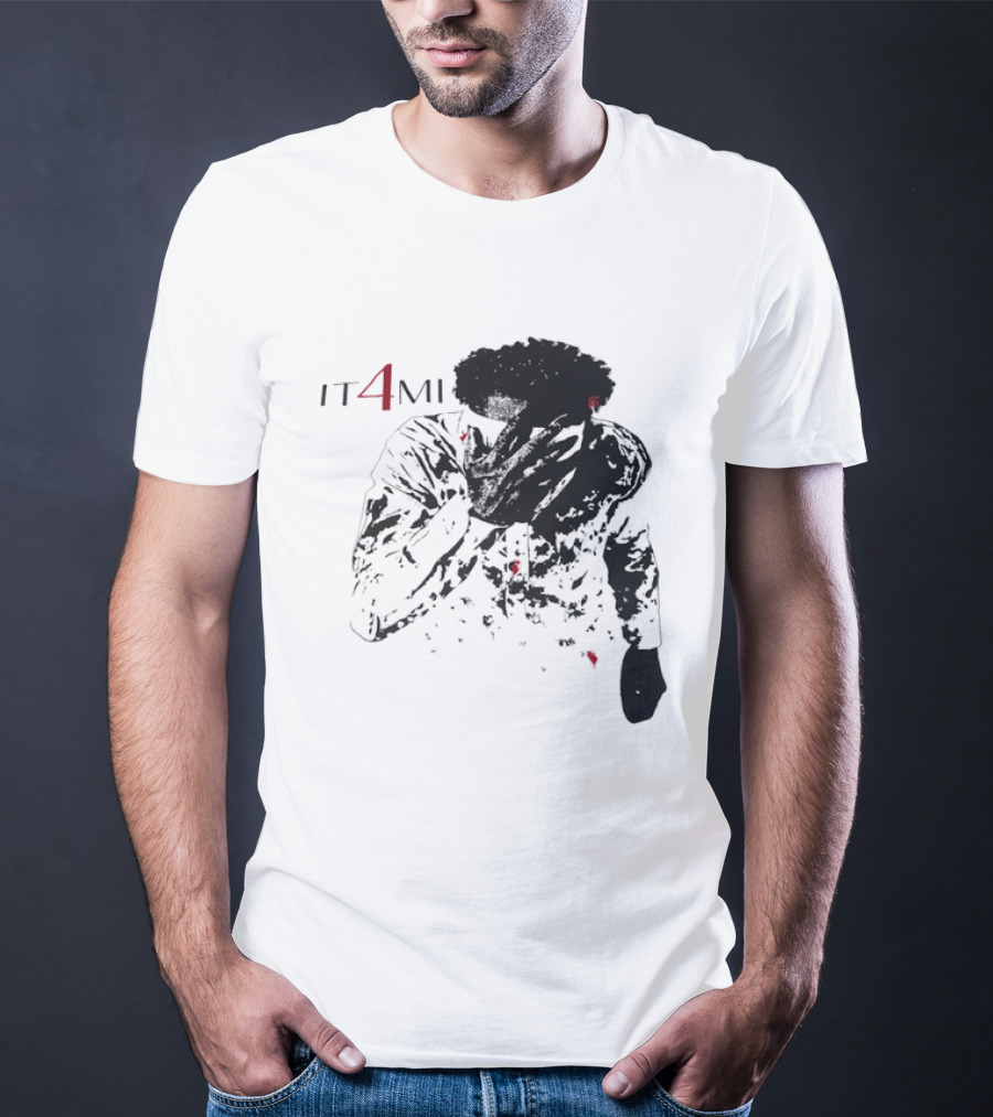 IT 4 MI Character Holding Face Visual T-Shirt