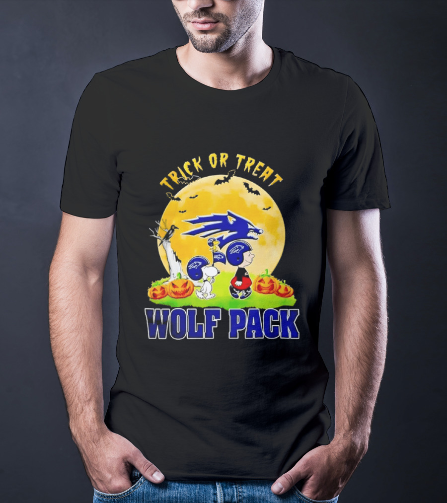 Nevada Wolf Pack Trick Or Treat Halloween With Snoopy Charlie Brown And Pumpkins T-Shirt