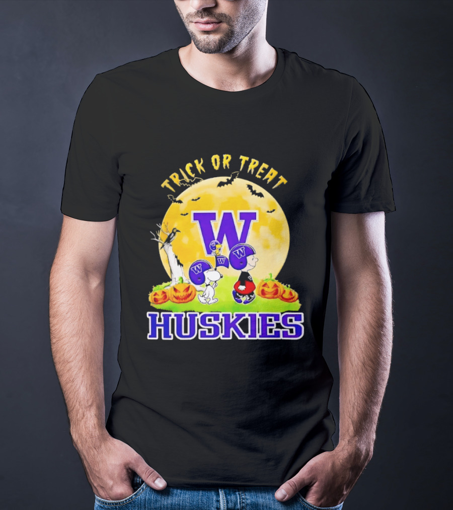 Washington Huskies Trick Or Treat Charlie Brown And Snoopy Halloween T-Shirt