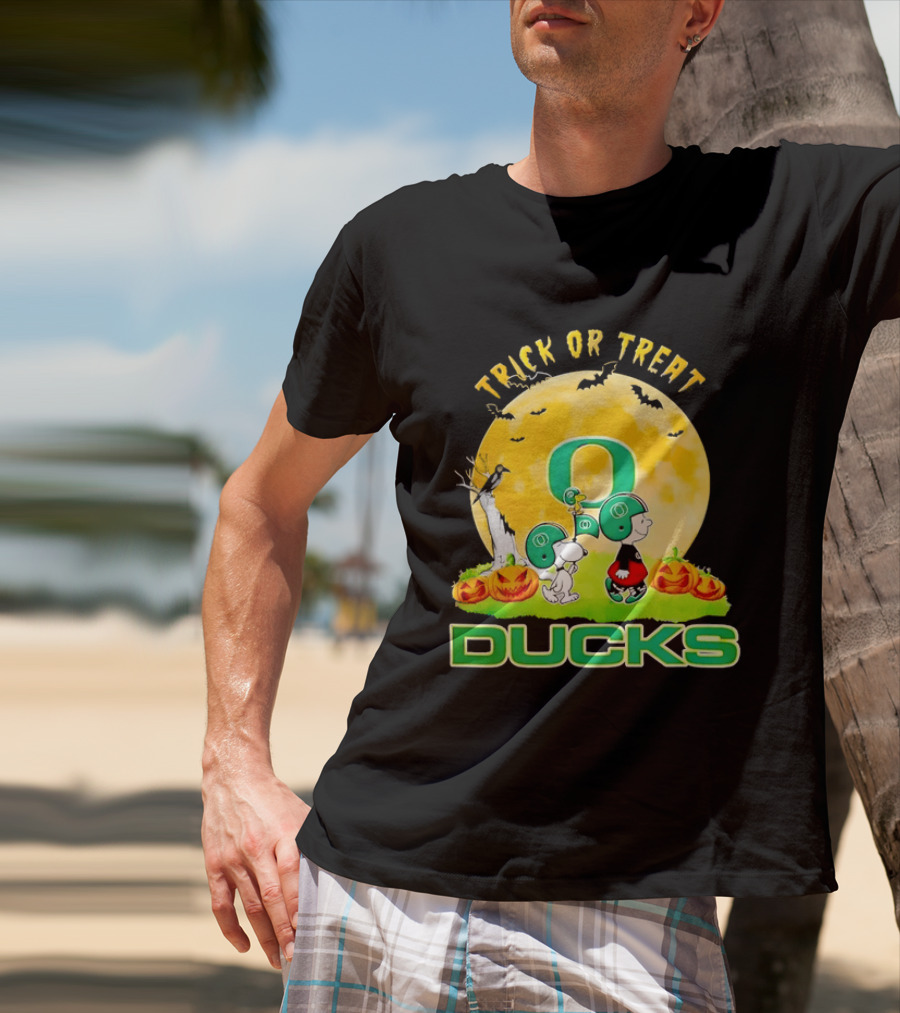 Oregon Ducks Charlie Brown Snoopy Halloween Trick Or Treat T-Shirt