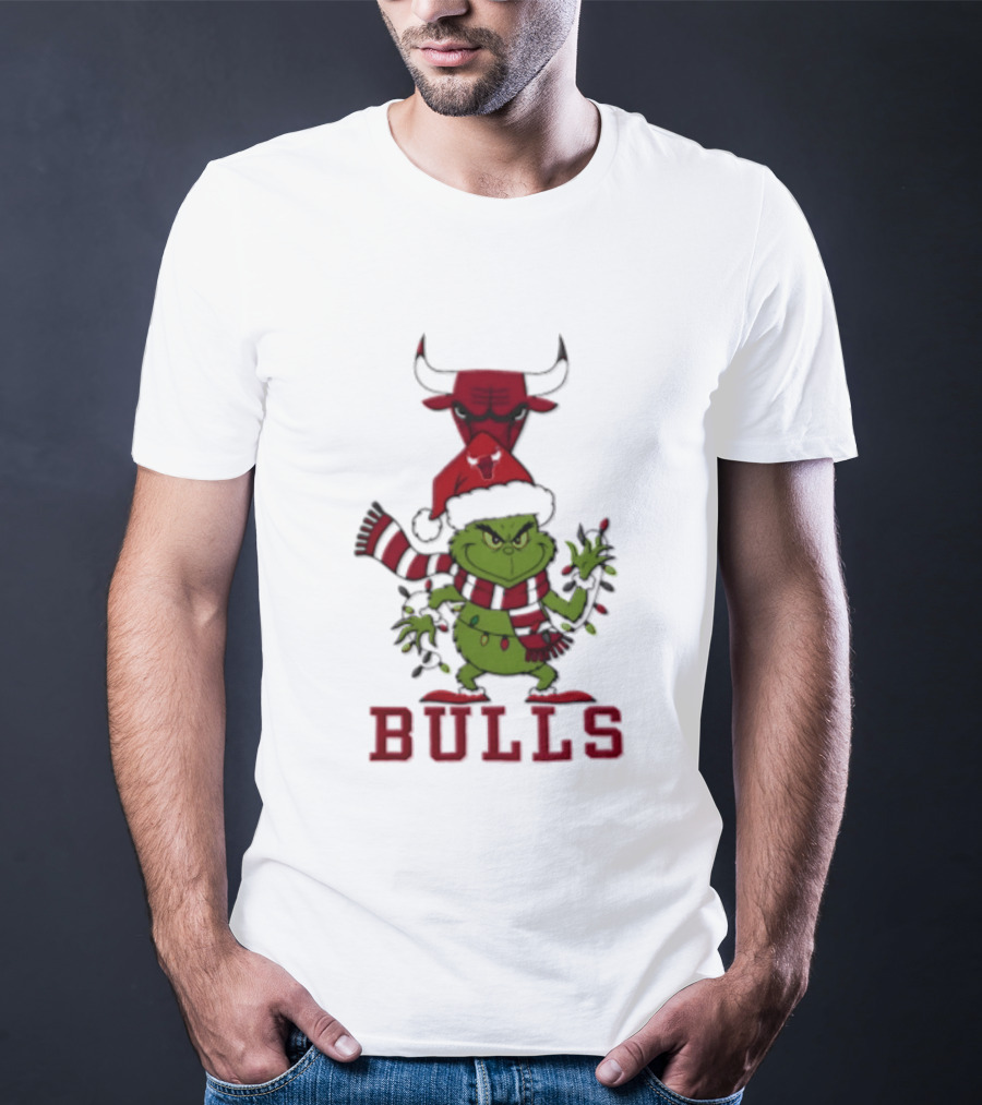 Grinch Chicago Bulls Christmas Heart Hands 2026 T-Shirt