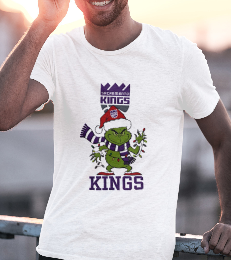 Grinch Sacramento Kings Christmas Heart Hands 2026 T-Shirt